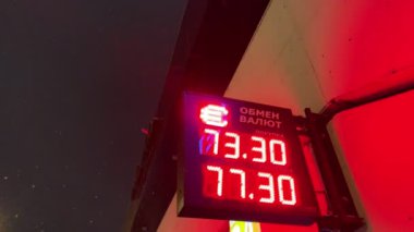 Döviz Kuru Resepsiyon Rus sokakta. Dolar ve euro 9 Aralık, Rusya.