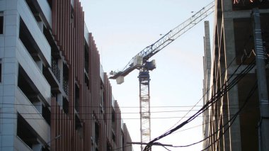 Sanayi İnşaat alanında. Kule vinç çalışma. Endüstriyel