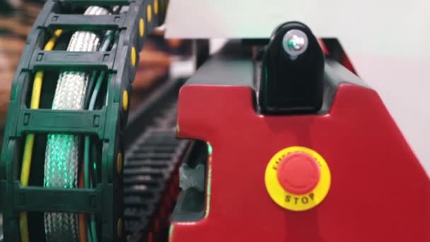 Промышленное производство Итак, роботизированные технологии работают — стоковое видео