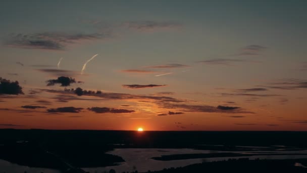 Idő telik el a gyönyörű naplemente a vadon — Stock videók