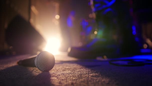 Microphone on the background of a rock band — Stock Video