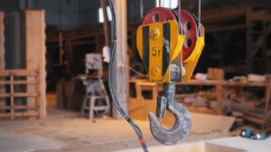İnşaat alanında. Endüstriyel Vinç kanca. Maksimum ağırlığı 5 ton olduğunu