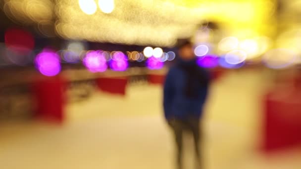 A young bearded man skates closer and looking in the camera, smiling. — Stock Video