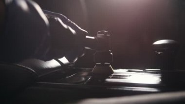 Araba Servisi. Araba panelinin parlatma işlemi