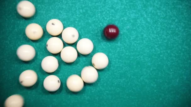 Billiards club. Breaking down the triangle form of white balls with a hit — Stock Video