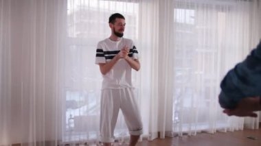 Capoeira. Eller eğitim önce ısınma smortsman bir grup