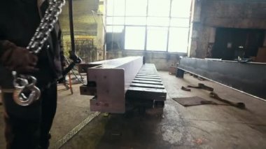 İnşaat bitki. Üzerinde kanca bir yer ararken