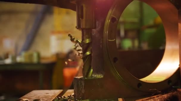 Construction plant. A machine drilling a hole in the iron detail. Cleaning the drill from the iron shavings — Stock Video
