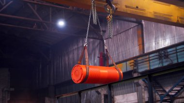 İnşaat bitki. Oluşturmak için büyük bir portakal detay kaldırma bir endüstriyel vinç