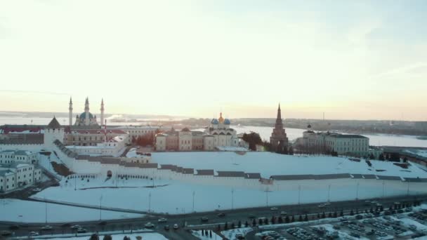 Kazan, Federacja Rosyjska. 16-03-2019: Panorama Kremla Kazańskiego, umieszczonego w zimie. Widok z lotu ptaka — Wideo stockowe