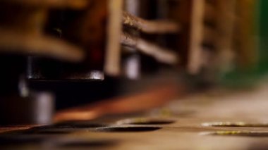 Endüstriyel konsept. Bir basınçlı makine şekillendirme detayları