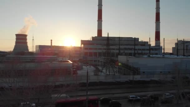 Vista panoramica dello stabilimento di produzione in città — Video Stock