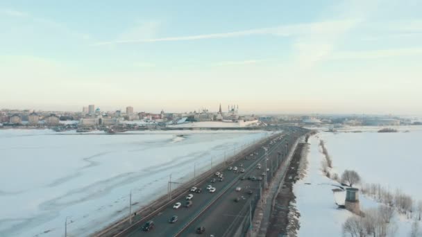 KAZAN, RUSIA. 16-03-2019: Una vista sobre el centro de Kazán. Kremlin y Kul Sharif Lugares de interés . — Vídeos de Stock