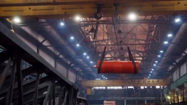 Endüstriyel kavramı. Oluşturmak için büyük bir portakal detay kaldırma vinç