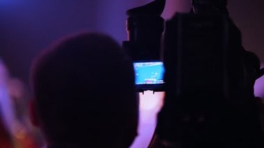 Cameraman piyano performansı filme