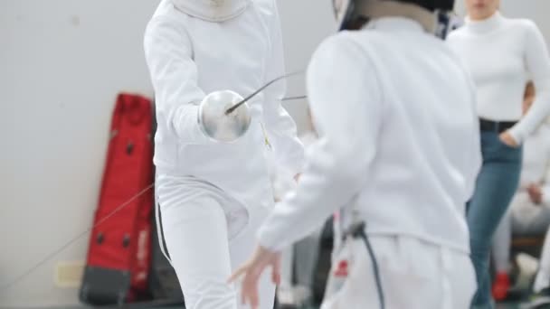 Young girls standing in the hall on a fencing tournament and fighting — ストック動画