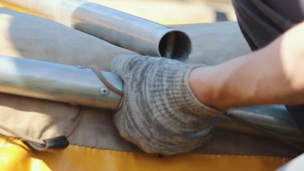 People set up a inflatable boat with attaching pipes on it. Getting ready for the sail — Stock Video