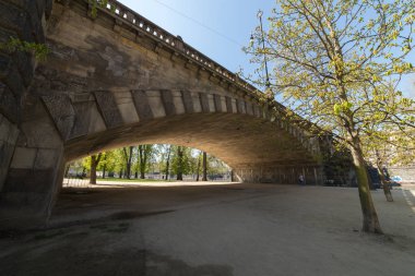 Prag, Çek Cumhuriyeti 16-04-2019: Bir köprü başlıyor