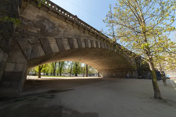 PRAGUE, CZECH REPUBLIC 16-04-2019: A bridge beginnig — Stock Photo, Image