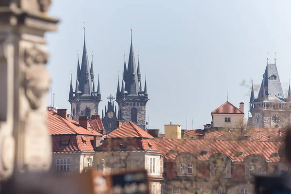 Eglise avec vue sur deux tours de loin — Photo