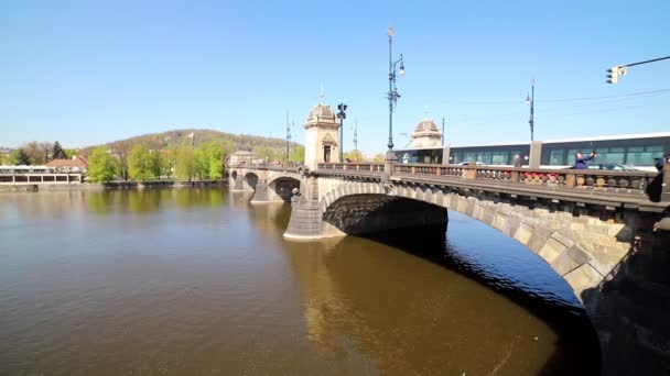 View of the bridge across the river on the Czech city — Stock Video