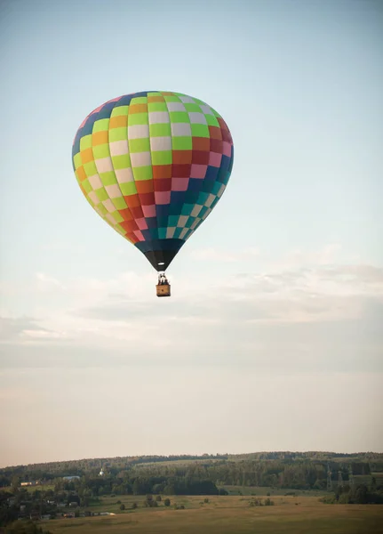 A big colorful balloon flying on a background of evening sky - using heat technology — Stock Photo, Image