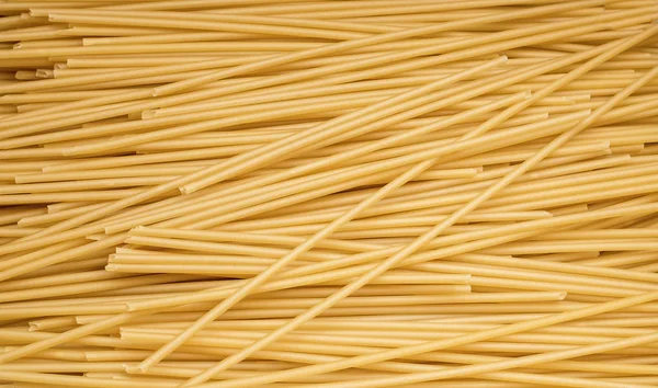 Tubos de pasta de espagueti en cantidades - textura de macarrones — Foto de Stock