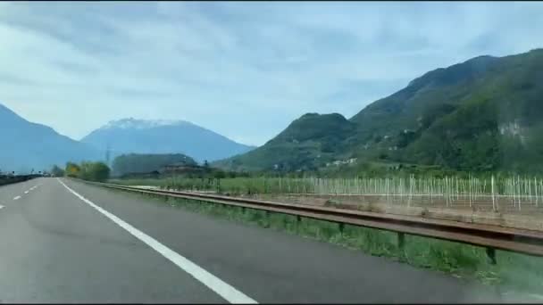 Timelapse carro dirigindo na estrada — Vídeo de Stock