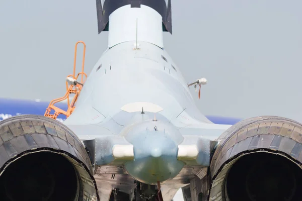 Jet avcı uçağı nın geri görünümü - türbinlerin çekim — Stok fotoğraf