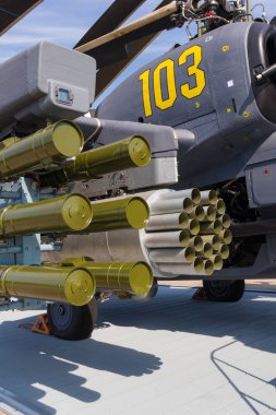 Uçaklar Outdoors sergi - tam zırh ve mühimmat bir helikopter