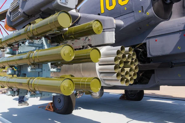 Uçakların Outdoors sergi - bir helikopter mühimmat dolu