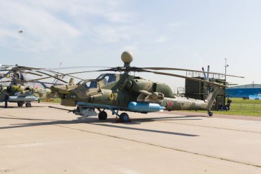 29 Ağustos 2019 Moskova, Rusya: Açık hava uçak sergisi - Bir askeri helikopter Mi-26 Nm - yan görünüm