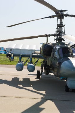 29 Ağustos 2019 Moskova, Rusya: Askeri uçakların açık hava sergisi - Bir askeri helikopter Mi-26 Nm