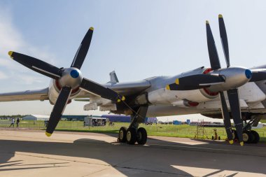 30 Ağustos 2019 Moskova, Rusya: Açık hava uçağı fuarı - Rus Havacılık ve Uzay Kuvvetleri - Büyük vanalı bir uçak - ön görüş