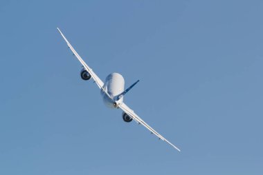 29 Ağustos 2019 Moskova, Rusya: Orta menzilli yolcu uçağı Ms-21-300 uçuyor