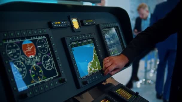 A man controls the flight of an airplane - a world map on the screen — Stock Video