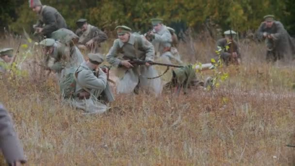 Oroszország, Tatár Köztársaság 30-09-2019: A katonai műveletek újjáépítése Oroszországban 1917-ben - Harctéri ellenségeskedés — Stock videók