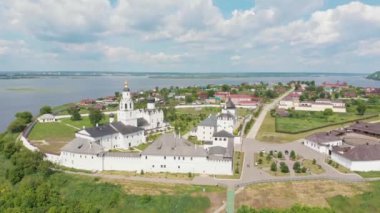 Varsayım Katedrali ve Sviyazhsk adasındaki manastır