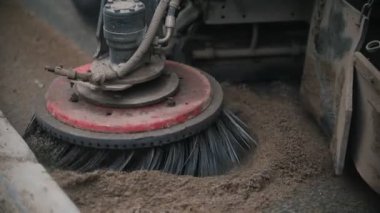 Endüstriyel makine beton tozunu bir süpürgeyle