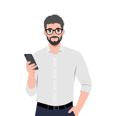 Genç sakallı mutlu adam tek eliyle bir akıllı telefon tutuyor. Düz vektör çizimi beyaz arkaplanda izole edildi