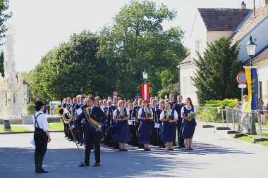 Weikendorf, Gaenserndorf, Aşağı Avusturya - 21 Eylül 2025: Bezirksmusikfest mit Marschmusikbewertung 'da Avusturya geleneklerinin korunması).