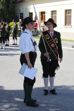 Weikendorf, Gaenserndorf, Aşağı Avusturya - 21 Eylül 2025: Bezirksmusikfest mit Marschmusikbewertung 'da Avusturya geleneklerinin korunması).