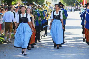 Weikendorf, Gaenserndorf, Aşağı Avusturya - 21 Eylül 2025: Bezirksmusikfest mit Marschmusikbewertung 'da Avusturya geleneklerinin korunması).