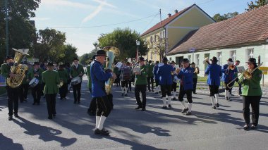 Weikendorf, Gaenserndorf, Aşağı Avusturya - 21 Eylül 2025: Bezirksmusikfest mit Marschmusikbewertung 'da Avusturya geleneklerinin korunması).