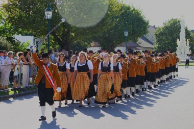 Weikendorf, Gaenserndorf, Aşağı Avusturya - 21 Eylül 2025: Bezirksmusikfest mit Marschmusikbewertung 'da Avusturya geleneklerinin korunması).