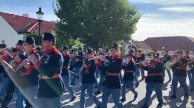 Weikendorf, Gaenserndorf, Aşağı Avusturya - 21 Eylül 2025: Bezirksmusikfest mit Marschmusikbewertung 'da Avusturya geleneklerinin korunması).