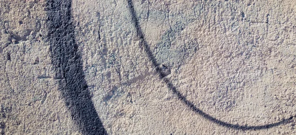 Soyut Kentsel Sokak Sanatı Grafiti Parçası ile Gri Alçı Duvar