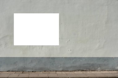 Kadar alay et. Boş tabela açık havada, duvardaki genel bilgi yönetim kurulu.