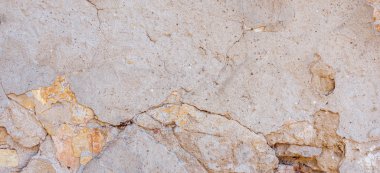 Kırık eski püskü soyulmuş duvar Banner arka plan yıpranmış.