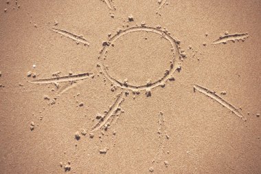 Güneş plaj kum üzerinde çizim.